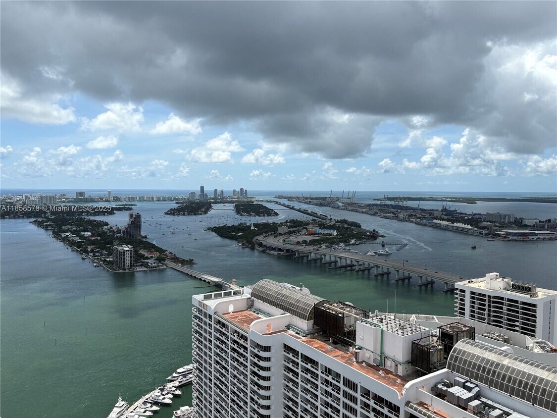 Foto principal - 1750 N Bayshore Dr