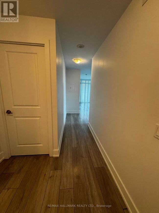 Building Photo - 1215 Bayly St