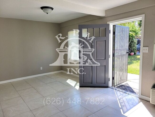 Building Photo - Charming 1-Bedroom Back House in El Monte,...