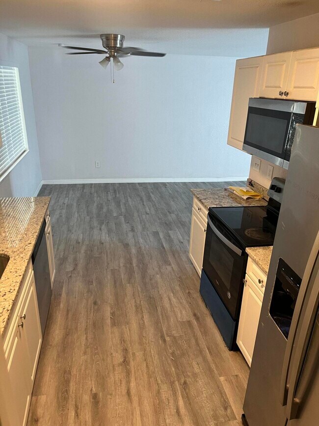 Foto del edificio - 5706 Candlewood St