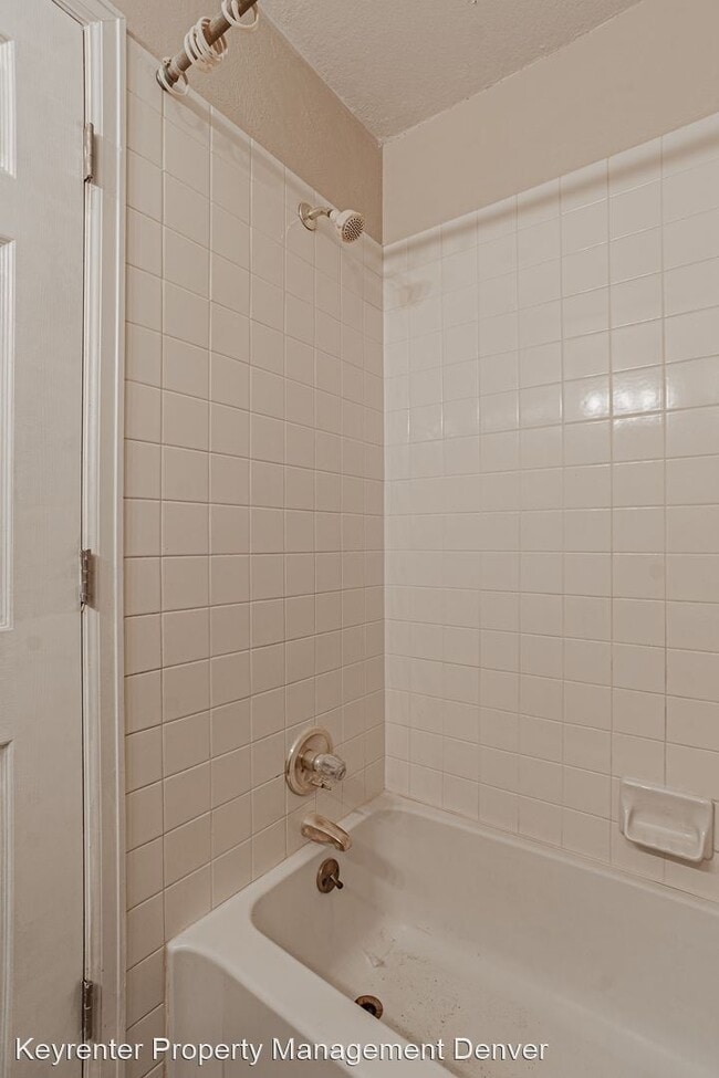 Building Photo - 3 br, 2.5 bath House - 1099 S Walden Way  ...