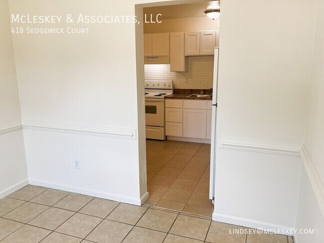 Foto del edificio - 418 Sedgewick Ct