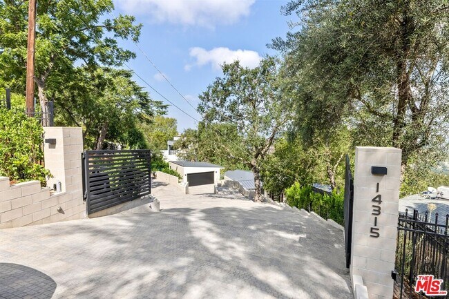 Foto del edificio - 14315 Mulholland Dr