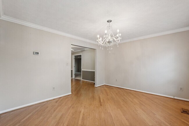Foto del edificio - Beautifully maintained and move-in ready b...
