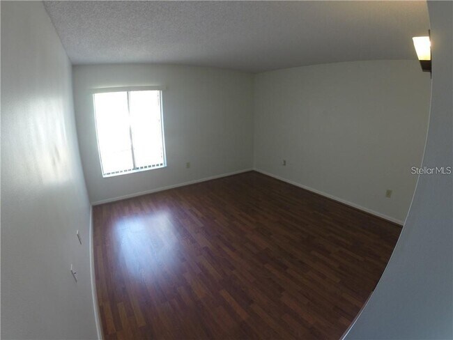 Foto del edificio - 1290 Pine Ridge Cir E