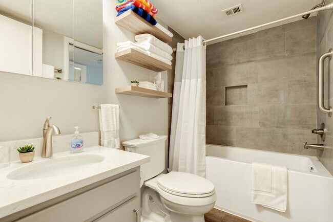 Foto del edificio - 2205 Spring Creek Dr