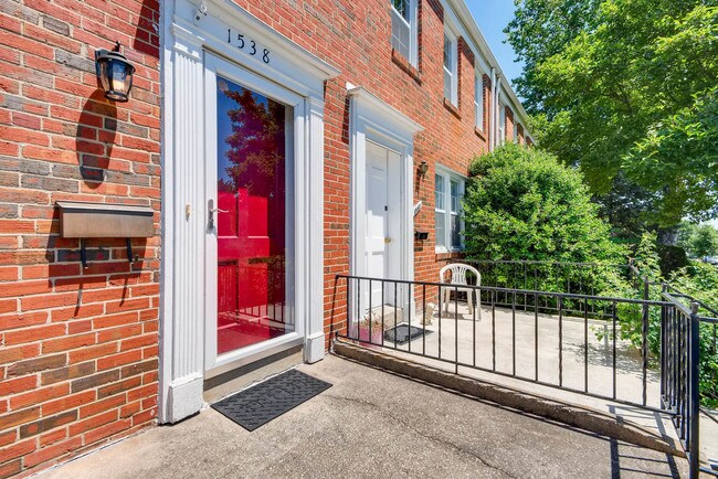 Building Photo - 1538 Dellsway Rd