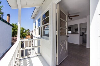 Building Photo - 502 Poinsettia Ave