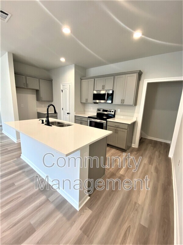 Photo - 1018 Bengal Crossing Ave House