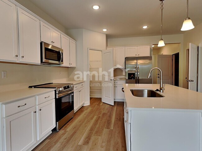 Building Photo - 4788 McDade Lane