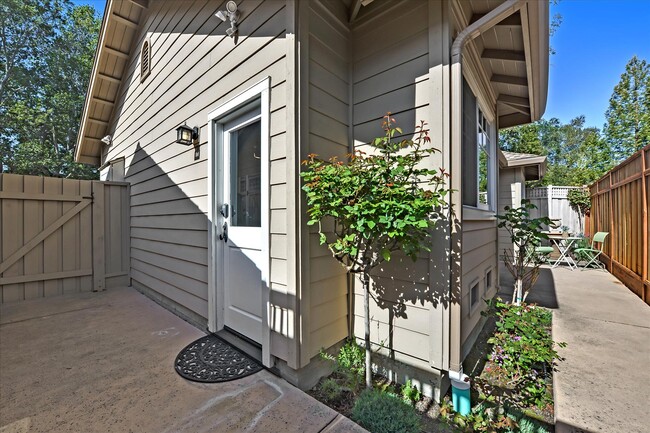 Building Photo - 7 Monticello Ct