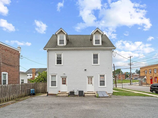 Photo - 203 S Springfield Rd Apartment