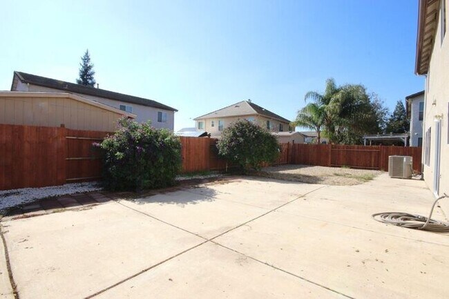 Foto del edificio - Gorgeous Manteca 5 Bedroom Home