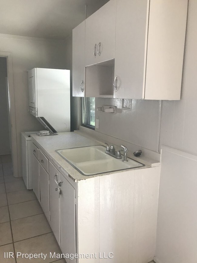Building Photo - 1 br, 1 bath House - 705 W. 5th St