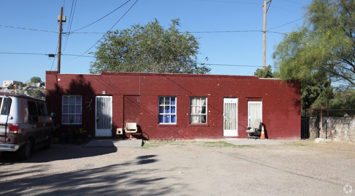 Building Photo - 1820 W Paisano Dr