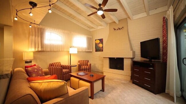 Foto del edificio - 6302 E Camelback Rd