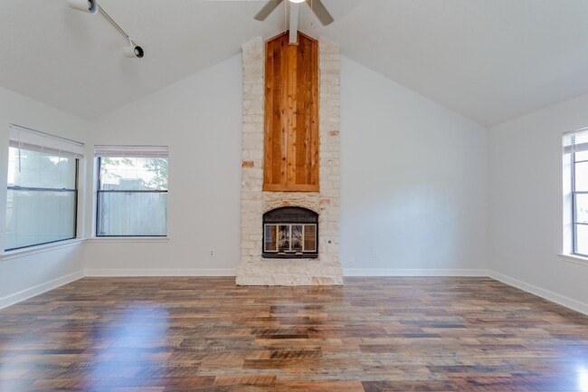 Building Photo - 1703 Woodwind Ln