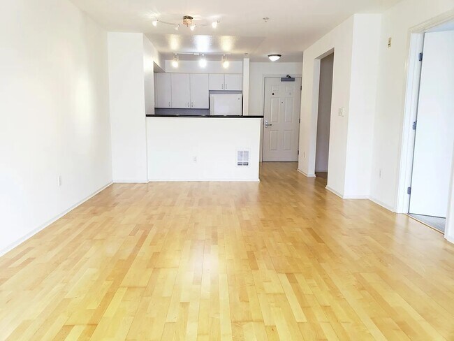 Building Photo - 8100 Oceanview Terrace