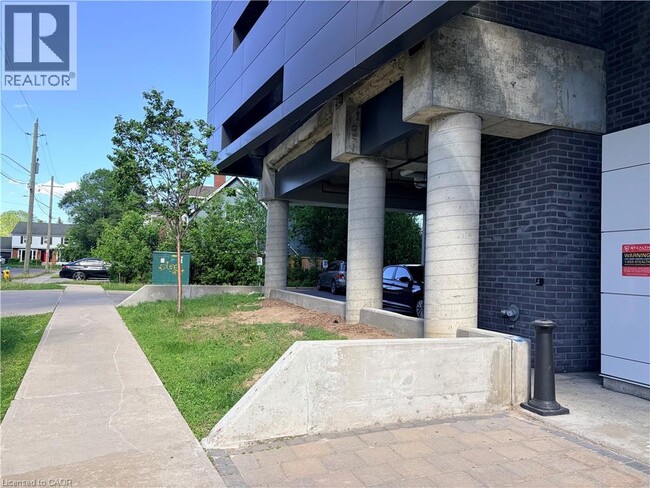 Building Photo - 158 King St N