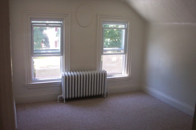 Building Photo - 60 Gold St