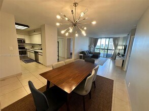 Building Photo - 3600 Mystic Pointe Dr