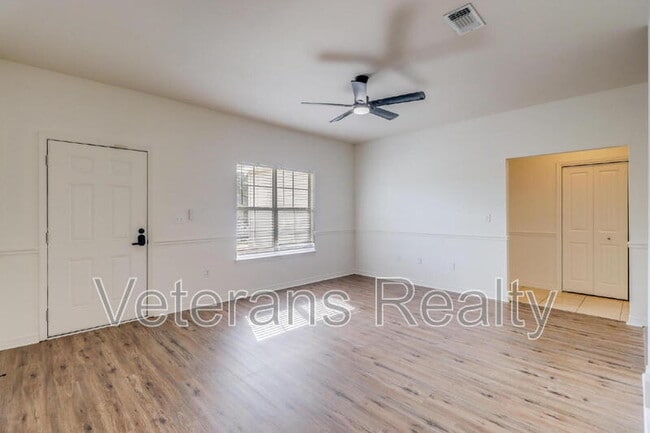 Foto del edificio - 18496 Devin Ct