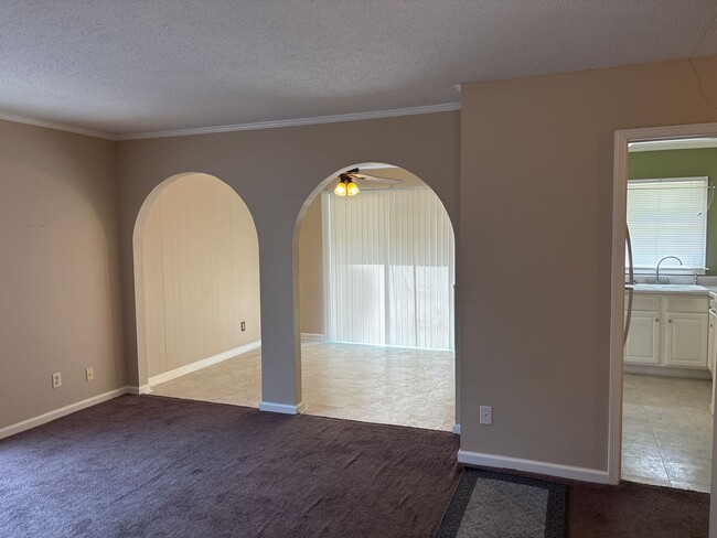 Building Photo - Lovely home!