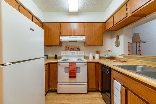 Building Photo - Candlelight Square