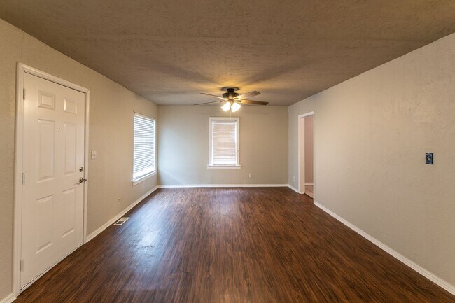 Foto del edificio - Beautiful 3 Bed 2 bath Home in Norman!
