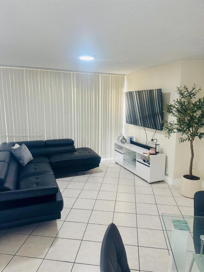 Foto del edificio - 7035 NW 186th St