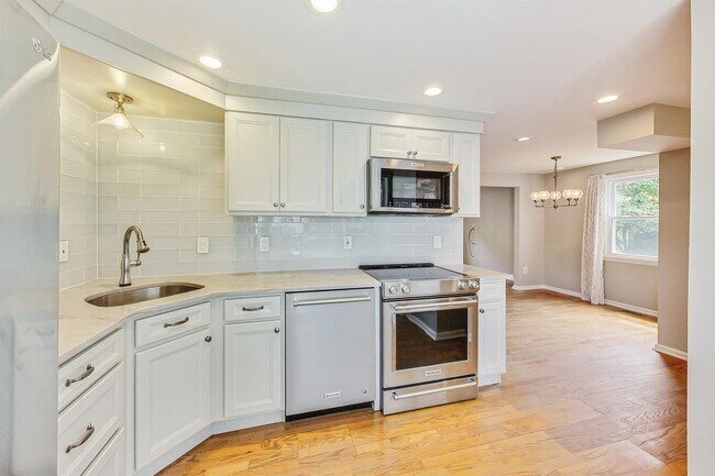 Building Photo - 9075 Loreleigh Way