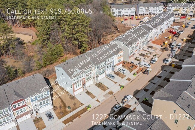 Foto del edificio - 1227 Commack Dr