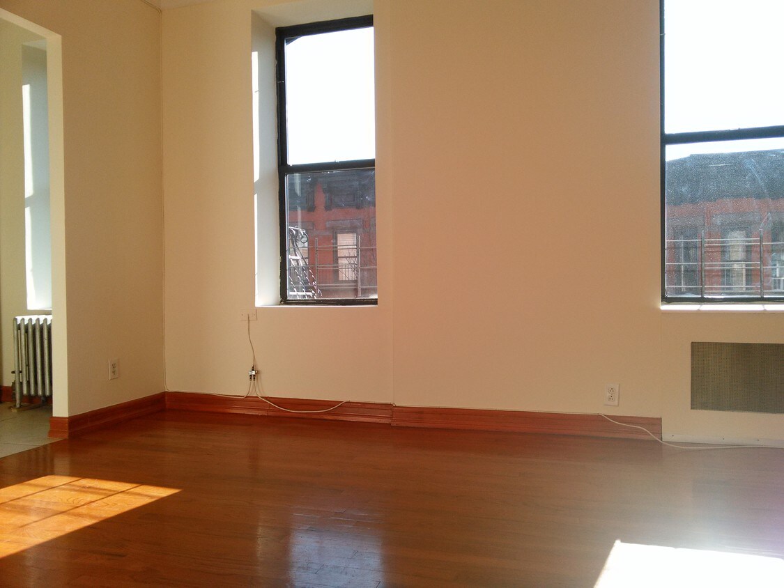 Foto principal - 201 W 83rd St