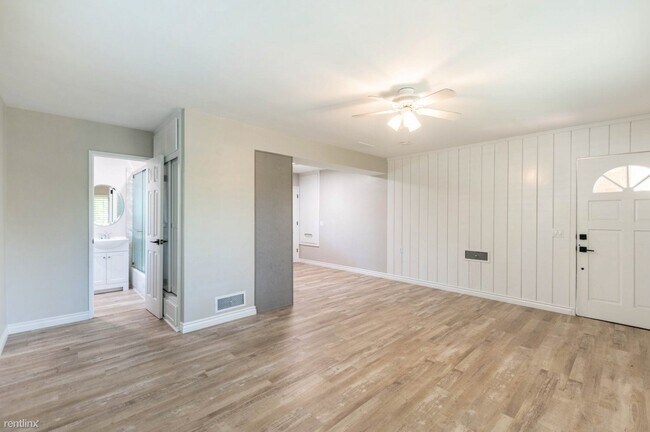 Building Photo - Studio, 1 bath House - 11980 Red Hill Aven...