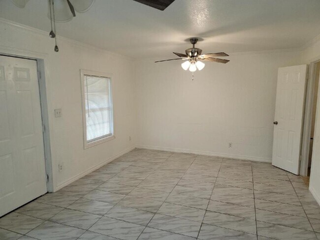 Building Photo - 5504 Jensen Dr