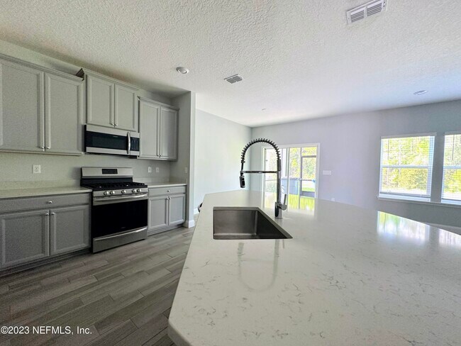 Building Photo - 269 Killarney Ave