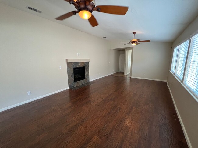 Building Photo - North Merced: $2199 possible 4 bed (4th ro...