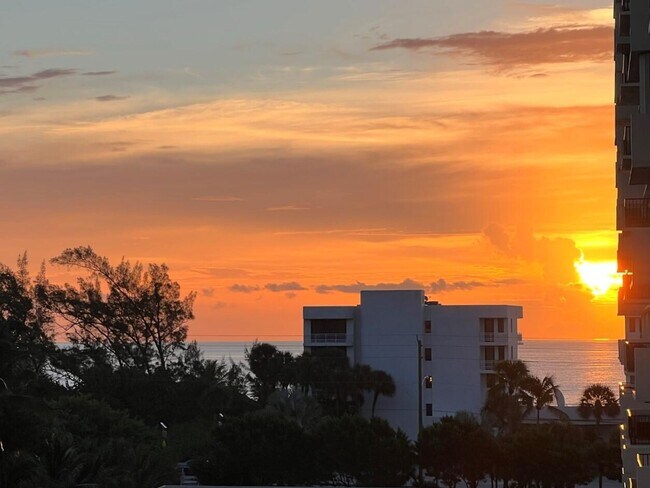 Foto del edificio - 2121 N Ocean Blvd