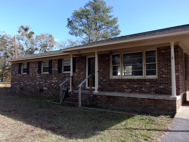 Foto del edificio - Beautiful 3 Bedroom 1 1/2 Bath Brick Ranch...
