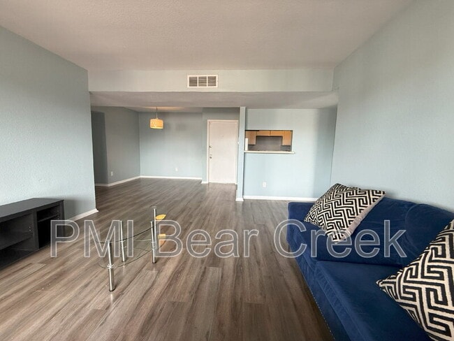 Foto del edificio - 8523 Hearth Dr