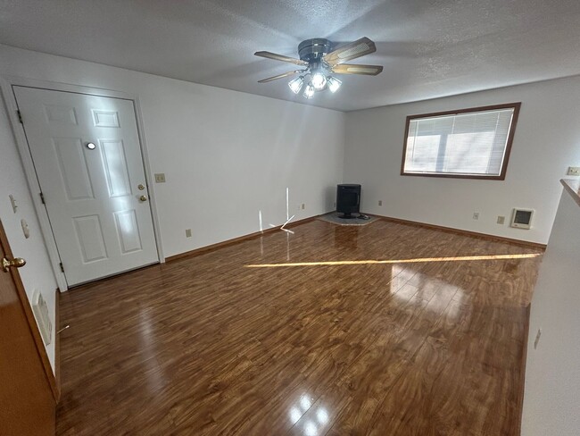 Building Photo - 2 Bedroom Duplex Near the Jim Parsley Community Center!