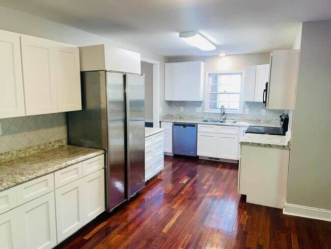 Building Photo - 4405 Forest Walk Dr