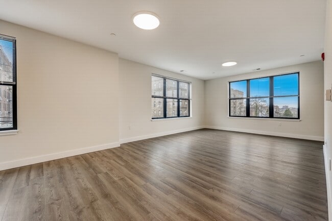 Building Photo - 416 Highland Ave