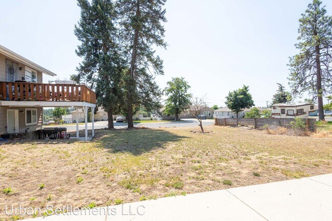 Building Photo - 2 br, 1 bath House - 1242 2nd Street