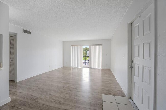 Building Photo - 1622 S Pine Ridge Cir