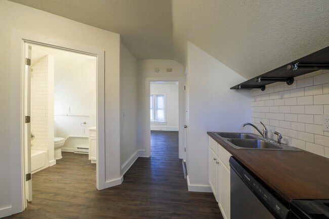 Building Photo - 1115 4th Street NE