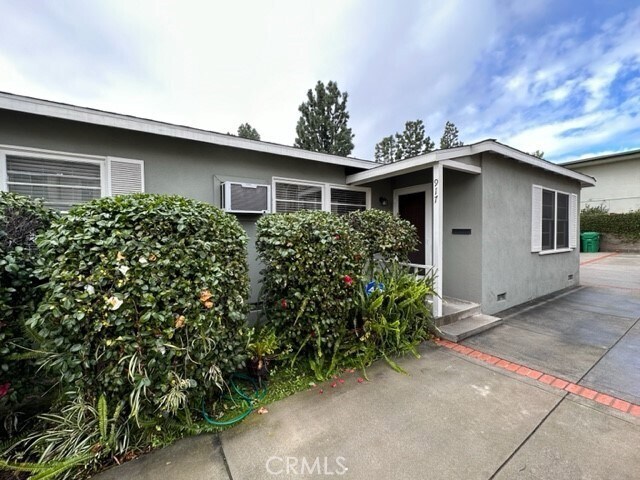 Primary Photo - 917 S Golden W Ave