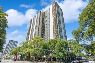 Building Photo - 1255 N Sandburg Terrace