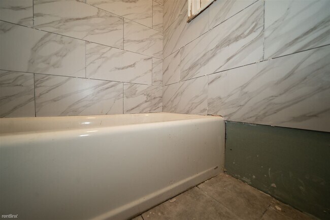 Building Photo - 1 br, 1 bath  - 249 Chestnut Hill Ave Apt 3A