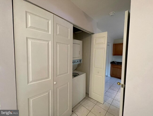 Building Photo - 7233 Mill Creek Ct